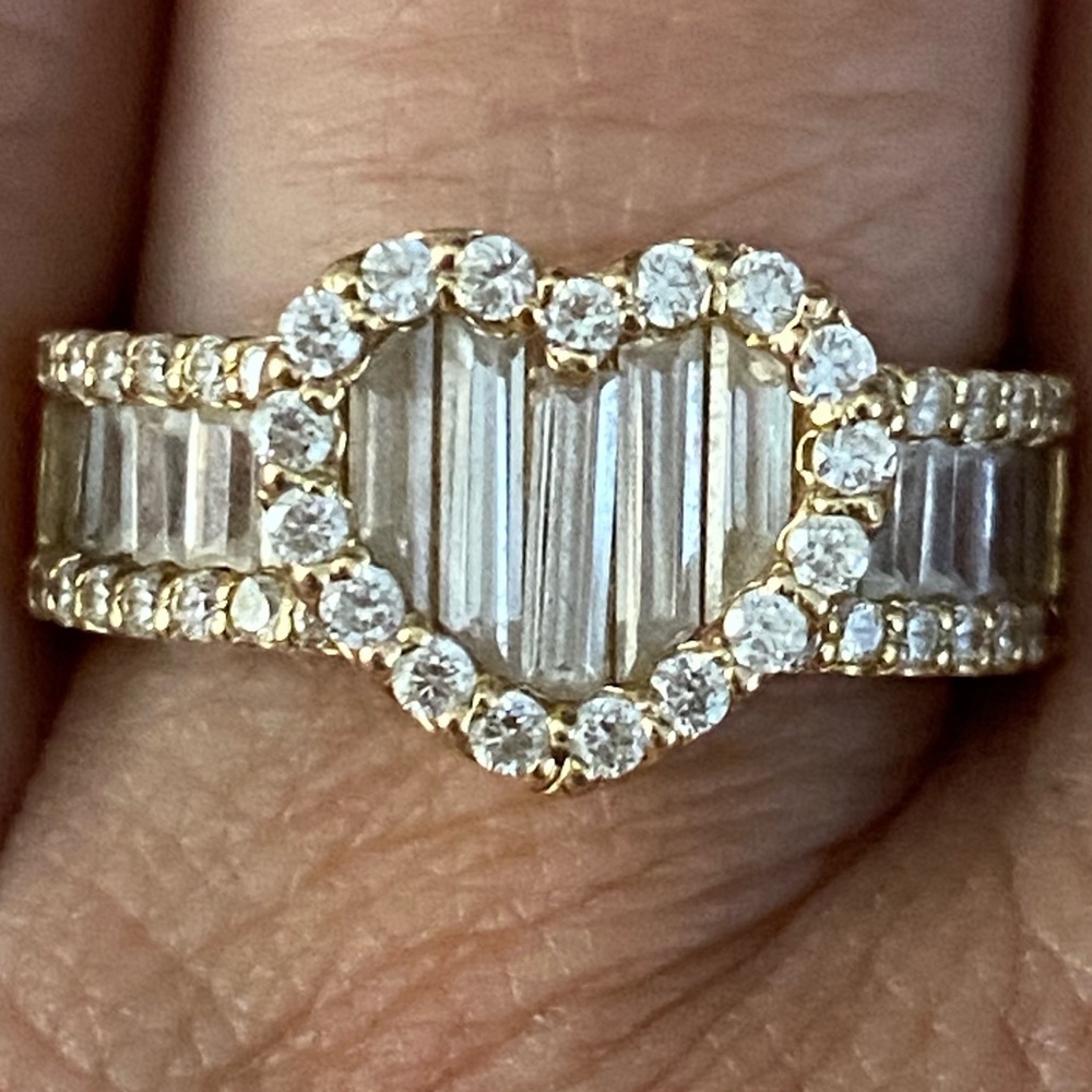Beautiful Vintage SOLID 14k Yellow Gold CZ Baguettes Heart Ring Size 6.75